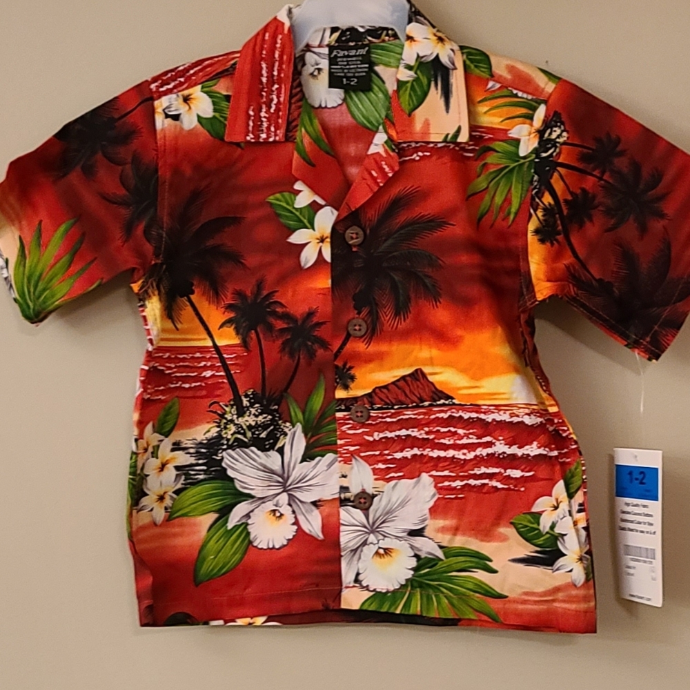 NWT Hawaiian theme cotton button down short sleeved shirt